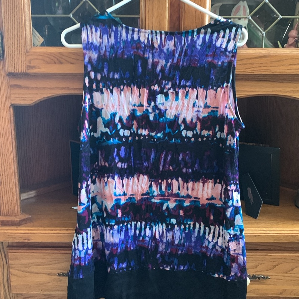 brand new with tag Daisy Fuentes gathered shoulder tank size large. - Picture 4 of 4